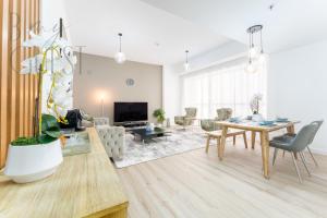 Photo #6 of Beach and City Lifestyle in 2 Bed Holiday Home JBR in Dubai, United Arab Emirates