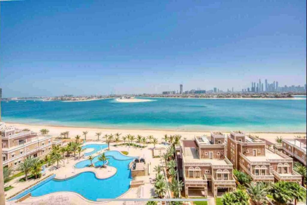 Photo #1 of Balqis Residense Palm Jumeirah,Pool, Beach, Top floor, Full sea view, Restaurants in Dubai, United Arab Emirates