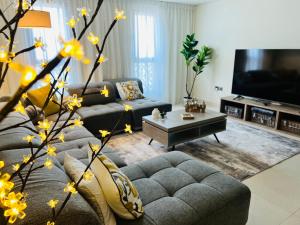 Photo #6 of Balqis Residense Palm Jumeirah,Pool, Beach, Top floor, Full sea view, Restaurants in Dubai, United Arab Emirates