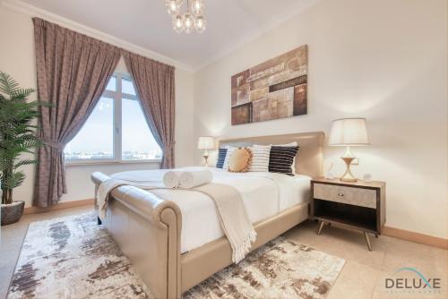 Photo #2 of Distinctive 1 BR at Shoreline 5 Palm Jumeirah by Deluxe Holiday Homes in Dubai, United Arab Emirates