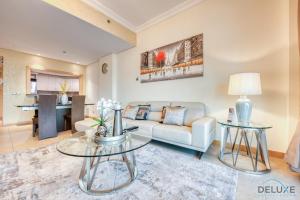 Photo #4 of Distinctive 1 BR at Shoreline 5 Palm Jumeirah by Deluxe Holiday Homes in Dubai, United Arab Emirates
