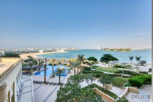 Photo #6 of Distinctive 1 BR at Shoreline 5 Palm Jumeirah by Deluxe Holiday Homes in Dubai, United Arab Emirates