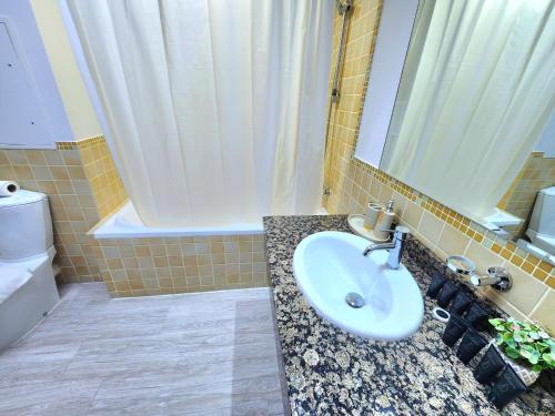 Photo #3 of Marina View Luxury Apartment in Dubai, United Arab Emirates
