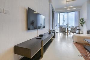 Photo #6 of Sleek 1BR at 5242 Tower 1 Dubai Marina by Deluxe Holiday Homes in Dubai, United Arab Emirates