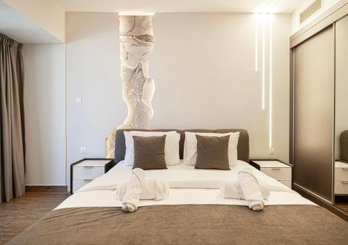 Photo #3 of Luxury Suite New 4 BHK Full Sea View - Tallest Residential Tower - Marina - 5 min to Beach in Dubai, United Arab Emirates