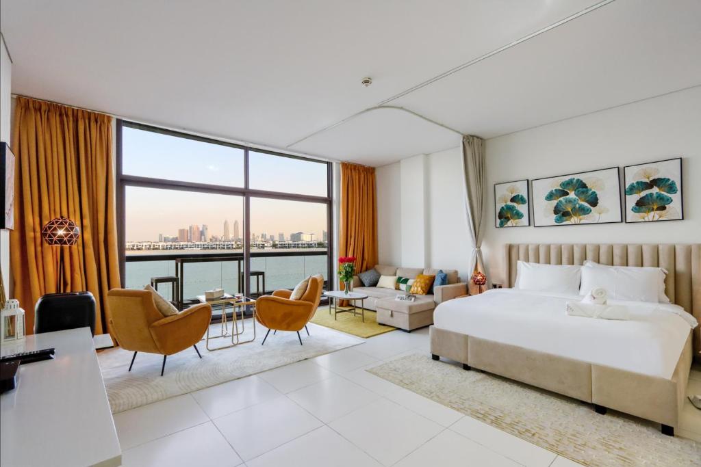 Photo #1 of Livbnb Seaside Studio in Palm Jumeirah with Private Terrace and Direct Access to Nakheel Mall in Dubai, United Arab Emirates