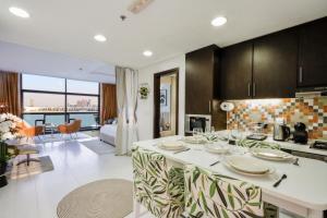 Photo #4 of Livbnb Seaside Studio in Palm Jumeirah with Private Terrace and Direct Access to Nakheel Mall in Dubai, United Arab Emirates