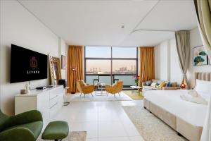 Photo #5 of Livbnb Seaside Studio in Palm Jumeirah with Private Terrace and Direct Access to Nakheel Mall in Dubai, United Arab Emirates