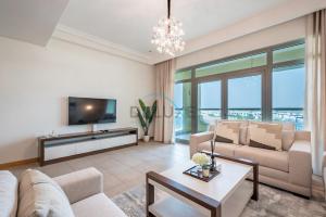 Photo #6 of Elegant 1BR Apartment with Sea View in Al Haseer, Palm Jumeirah by Deluxe Holiday Homes in Dubai, United Arab Emirates