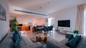 Photo #6 of Spacious La Vie 3BR with Private Beach Access by ANW Vacation Homes in Dubai, United Arab Emirates