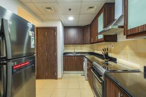 Photo #5 of Stunning Marina View Luxury Apartment in Dubai, United Arab Emirates