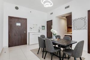 Photo #5 of Private Beach Sea View HighFloor Palm Jumeirah in Dubai, United Arab Emirates