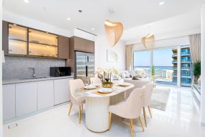 Photo #5 of Exclusive Beachfront 2 Bed with Pool & Palm View in Dubai, United Arab Emirates