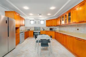 Photo #5 of Frond F, Palm Jumeirah - Mint Stay in Dubai, United Arab Emirates