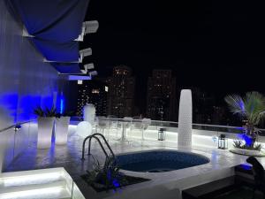 Photo #5 of Guest room in vvip penthouse with terrace full sea view and private pool due the architecture of the apartment it s not avisable for Musli in Dubai, United Arab Emirates