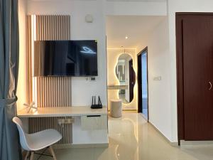 Photo #5 of Stylish Studio with Stunning Marina Canal Views near to the Beach in Dubai, United Arab Emirates
