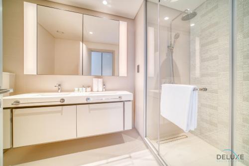 Photo #3 of Splendid 2BR at Sunrise Bay Tower 1 Emaar Beachfront Dubai Marina by Deluxe Holiday Homes in Dubai, United Arab Emirates