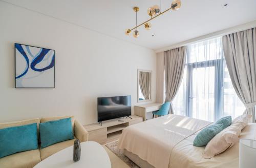 Photo #2 of Studio with pool and private beach access on Palm Jumeirah in Dubai, United Arab Emirates