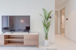 Photo #4 of Silkhaus Exquisite Sea View 1BDR At Marina Vista in Dubai, United Arab Emirates