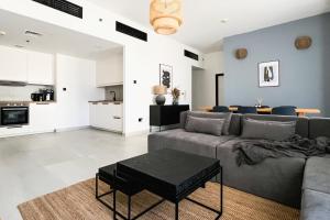 Photo #4 of FavDubai presents 2BR apartment in The Heart of JBR and Dubai Marina 150 m to JBR Beach with famous Ain Dubai view the biggest ferris wheel in the world Swimming pool access, air-conditioned gym, free parking & Housekeeping in Dubai, United Arab Emirates
