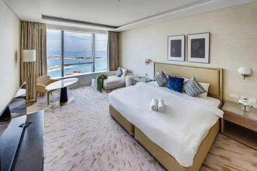 Photo #2 of Skyviews Luxury 35th St Regis 5 Stars at Palm Tower in Dubai, United Arab Emirates