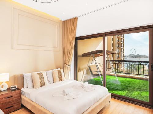 Photo #2 of New Fairmont Residence with private beach on PalmJumeirah in Dubai, United Arab Emirates