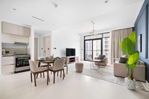 Photo #5 of Silkhaus Sea & Palm View 1BDR at Marina Vista in Dubai, United Arab Emirates