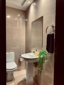 Photo #6 of Western Townhouse with private swimming pool in Al Jazeera Al Hamra Qaryat Al Hamra, United Arab Emirates
