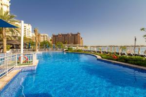Photo #5 of Bespoke Holiday Homes - Palm Jumeirah- 1 Bedroom Sea View with Pool & Beach Access, Al Haseer in Dubai, United Arab Emirates