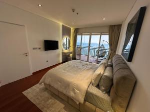 Photo #6 of COZY, FULL SEA VIEW, PRIVATE BEACH, in 5 STARS RESORT at THE PALM in Dubai, United Arab Emirates