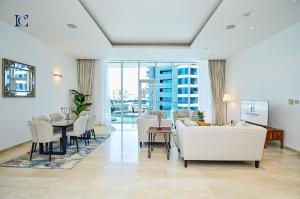 Photo #5 of Luxury Escapes - Premium 3BR - Partial Sea View The Palm - Near Nakheel Mall & Mono Rail - OCEANA in Dubai, United Arab Emirates