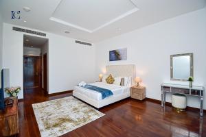 Photo #6 of Luxury Escapes - Premium 3BR - Partial Sea View The Palm - Near Nakheel Mall & Mono Rail - OCEANA in Dubai, United Arab Emirates