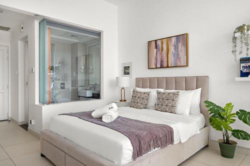 Photo #2 of Cozy Sea View Studio Palm Views West at Palm Jumeirah in Dubai, United Arab Emirates