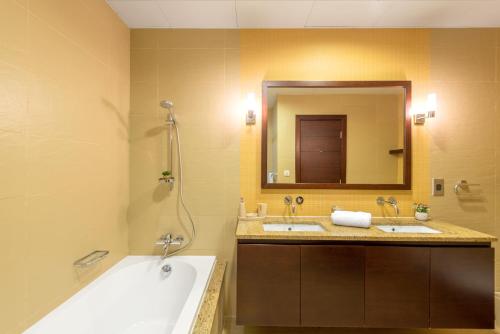 Photo #3 of Tiara · Luxury Palm Jumeirah · Private Beach and Pool! in Dubai, United Arab Emirates