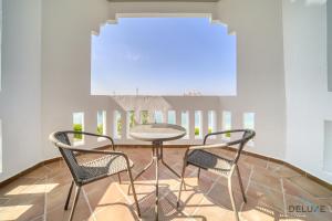 Photo #5 of Signature 6BR Villa with Assistant Room and Private Pool in Frond F Palm Jumeirah by Deluxe Holiday Homes in Dubai, United Arab Emirates