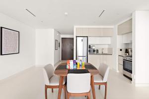 Photo #5 of Silkhaus Cozy 1 BDR in Marina Vista Private Beach in Dubai, United Arab Emirates