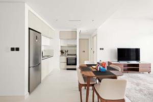 Photo #6 of Silkhaus Cozy 1 BDR in Marina Vista Private Beach in Dubai, United Arab Emirates
