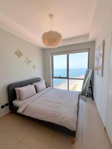 Photo #4 of Luxurious 2 bedroom Beachfront Apartment - direct seaview in Jazeerat Al Marjan, United Arab Emirates