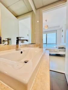 Photo #5 of Luxurious 2 bedroom Beachfront Apartment - direct seaview in Jazeerat Al Marjan, United Arab Emirates