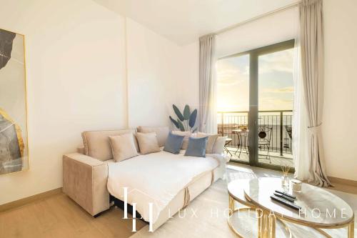 Photo #2 of LUX - The La Mer Sea View Suite 3 in Dubai, United Arab Emirates