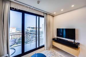 Photo #5 of Royal Amwaj Studio Apartments, Palm Jumeirah, Free beach and pool access in Dubai, United Arab Emirates