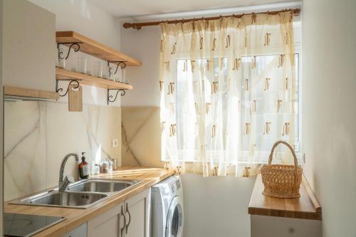 Photo #3 of Vourtaréa Guesthouse in Himarë, Albania