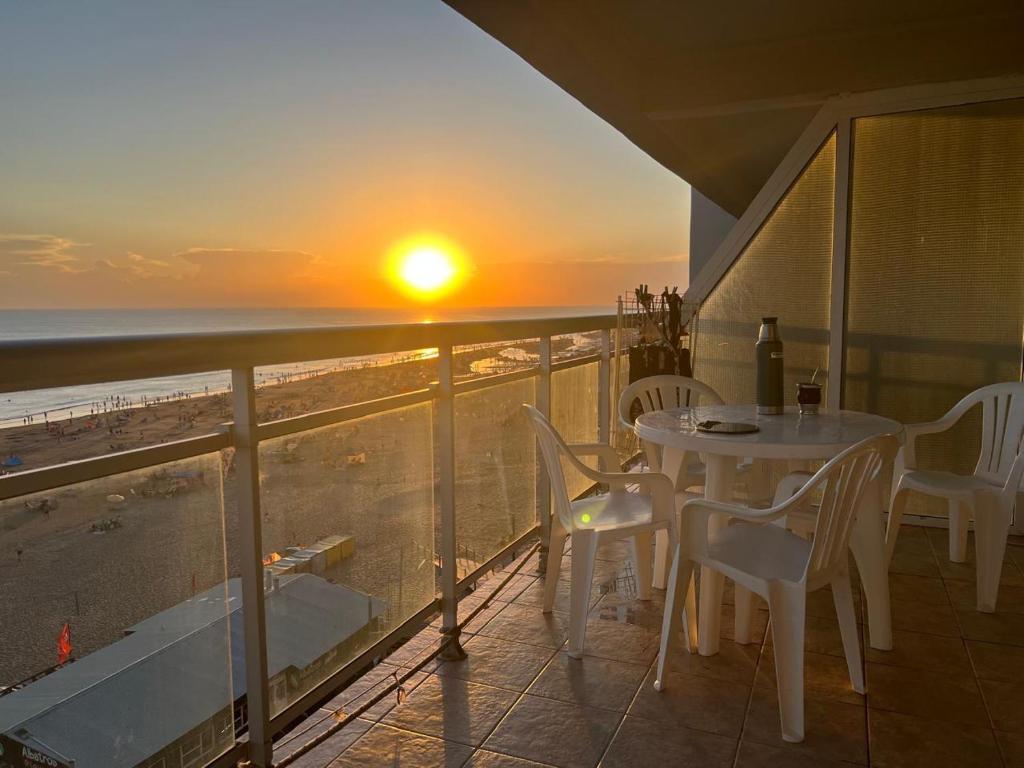 Photo #1 of Monte Hermoso frente al mar in Monte Hermoso, Argentina