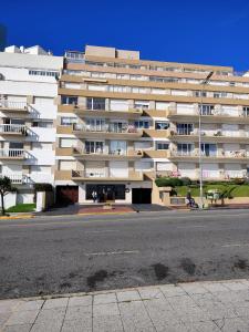 Photo #4 of EfDepartamentos Un ambiente con Wifi Playa Varese Cabo Corrientes in Mar del Plata, Argentina
