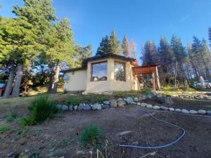 Photo #4 of Casa Arrayan - Entorno único 20 metros del lago in San Carlos de Bariloche, Argentina