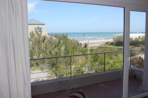 Photo #2 of Casa De Alta Categoría Ubicada En Barrio Medanos Frente Al Mar in Necochea, Argentina