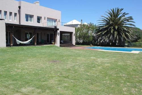 Photo #3 of Casa De Alta Categoría Ubicada En Barrio Medanos Frente Al Mar in Necochea, Argentina