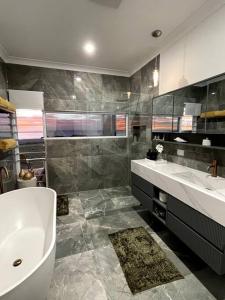 Photo #5 of Sanctuary on Point in Point Boston, Australia
