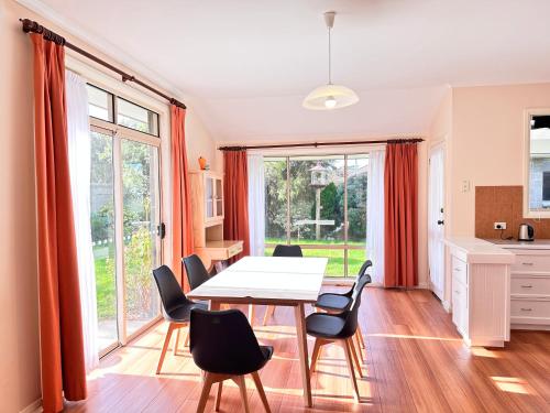 Photo #3 of Beach House 3 mins Walk Bellerive, Hobart in Bellerive, Australia