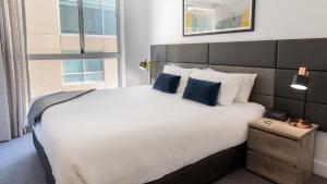 Photo #5 of Oaks Glenelg Plaza Pier Suites in Glenelg, Australia